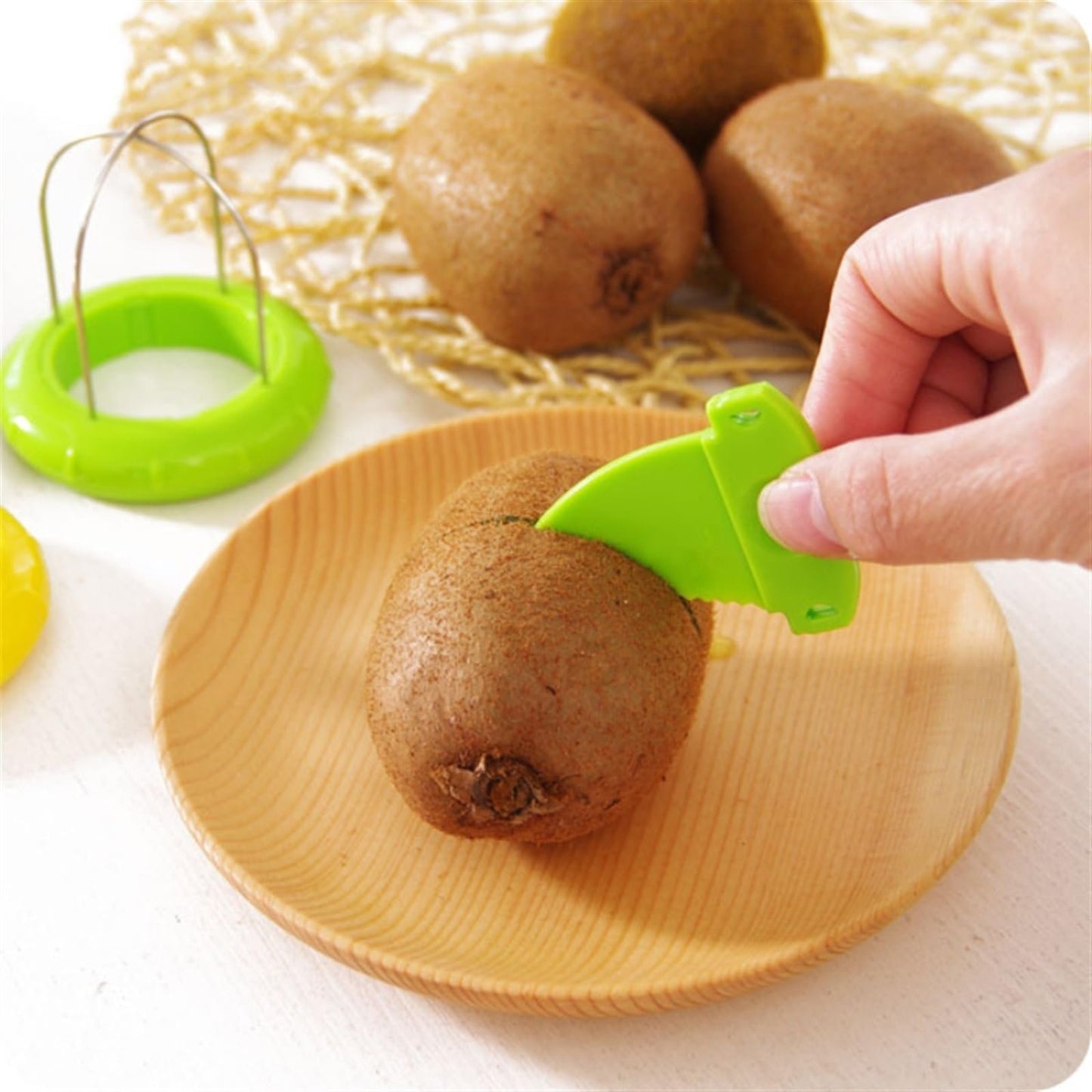 Green Kiwi Fruit Cut Digging Core Twister Slicer